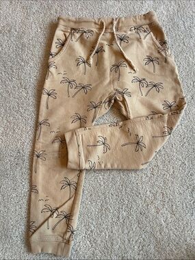 Rylee + Cru Tan Palm Print Joggers - size 4-5 years